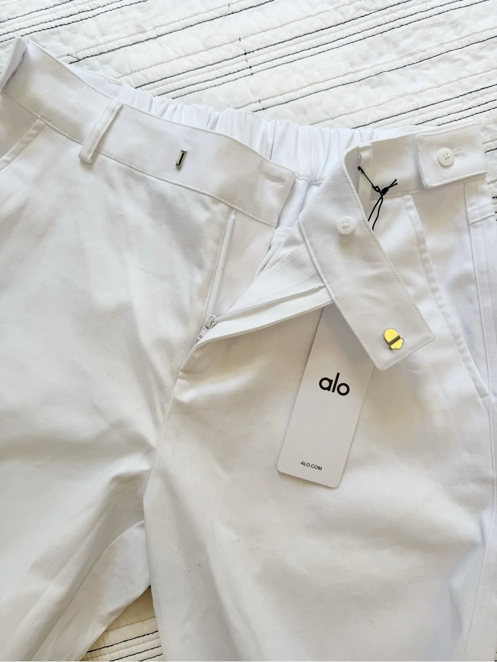 ALO YOGA High Road Straight Leg Pant White NWT size Medium